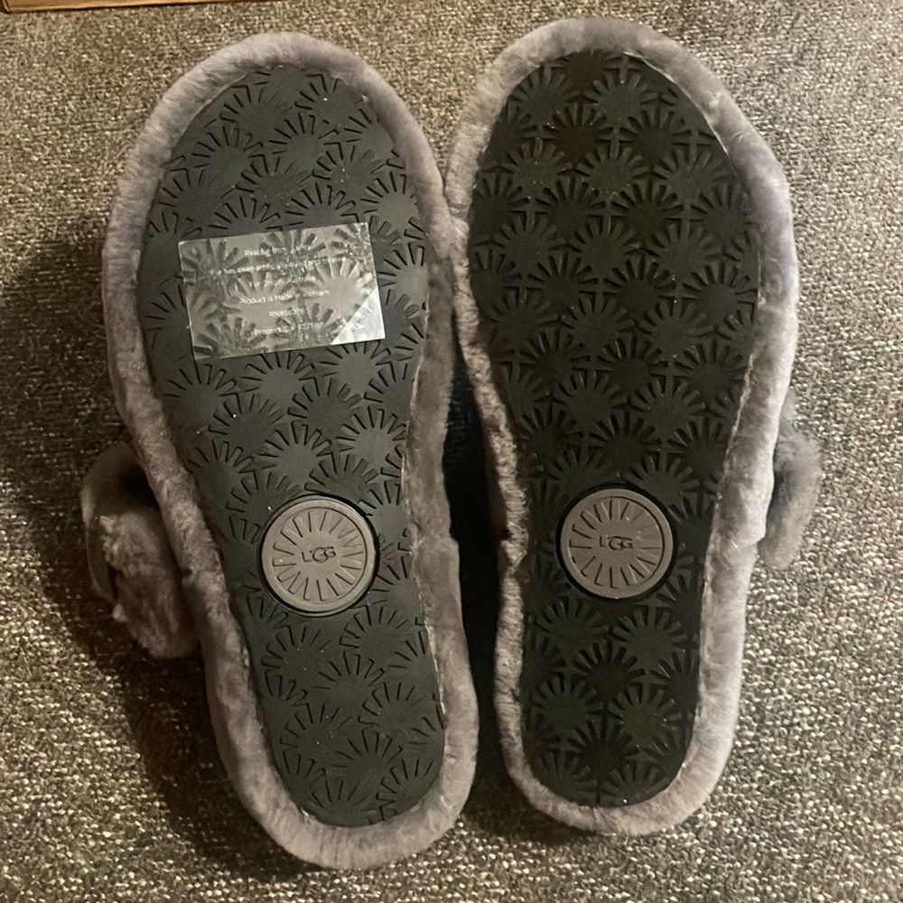 Brand New Never worn Women’s UGG Fuzz Yeah Slippers Size 5 - Picture 5 of 9